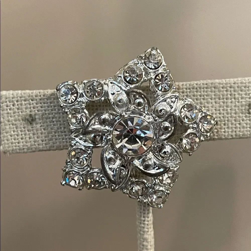 Vintage Star Shaped Silver-tone Rhinestone Crystal Brooch